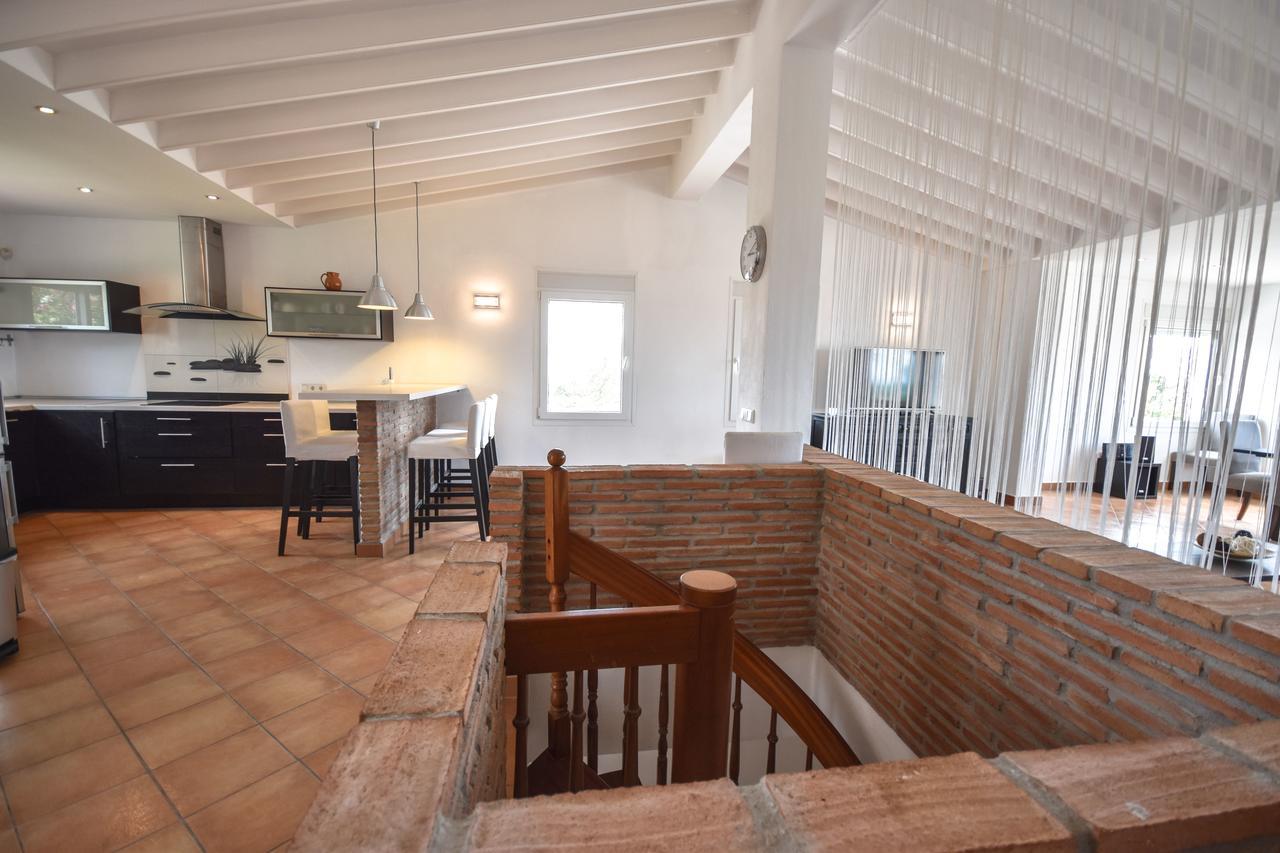 In The Second Line, Modern Beachfront Holiday Home In Costabella, Marbellac Extérieur photo