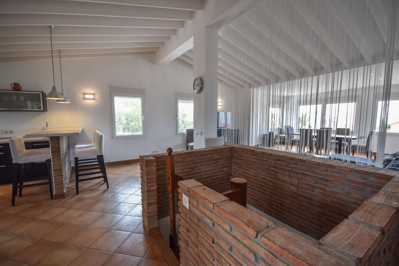 In The Second Line, Modern Beachfront Holiday Home In Costabella, Marbellac Extérieur photo