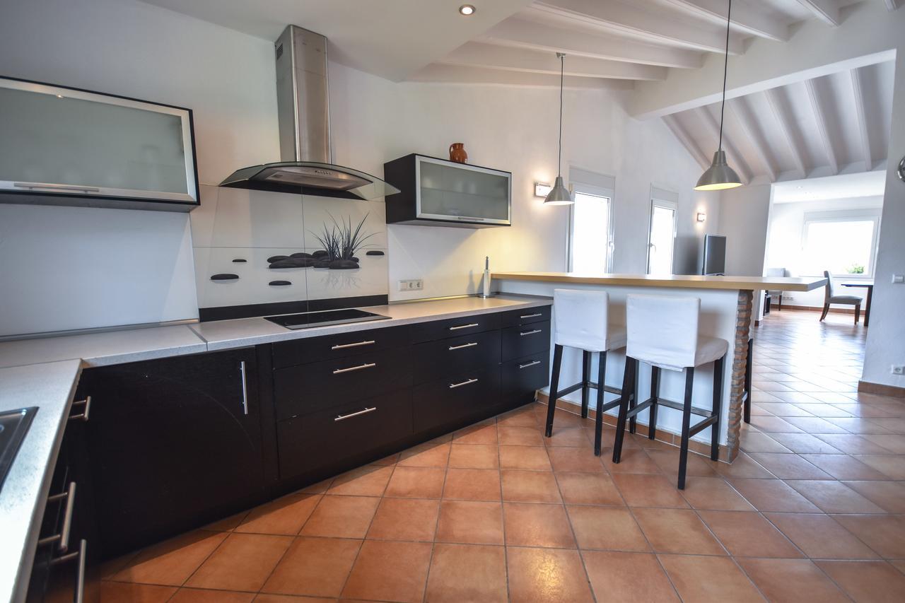 In The Second Line, Modern Beachfront Holiday Home In Costabella, Marbellac Extérieur photo