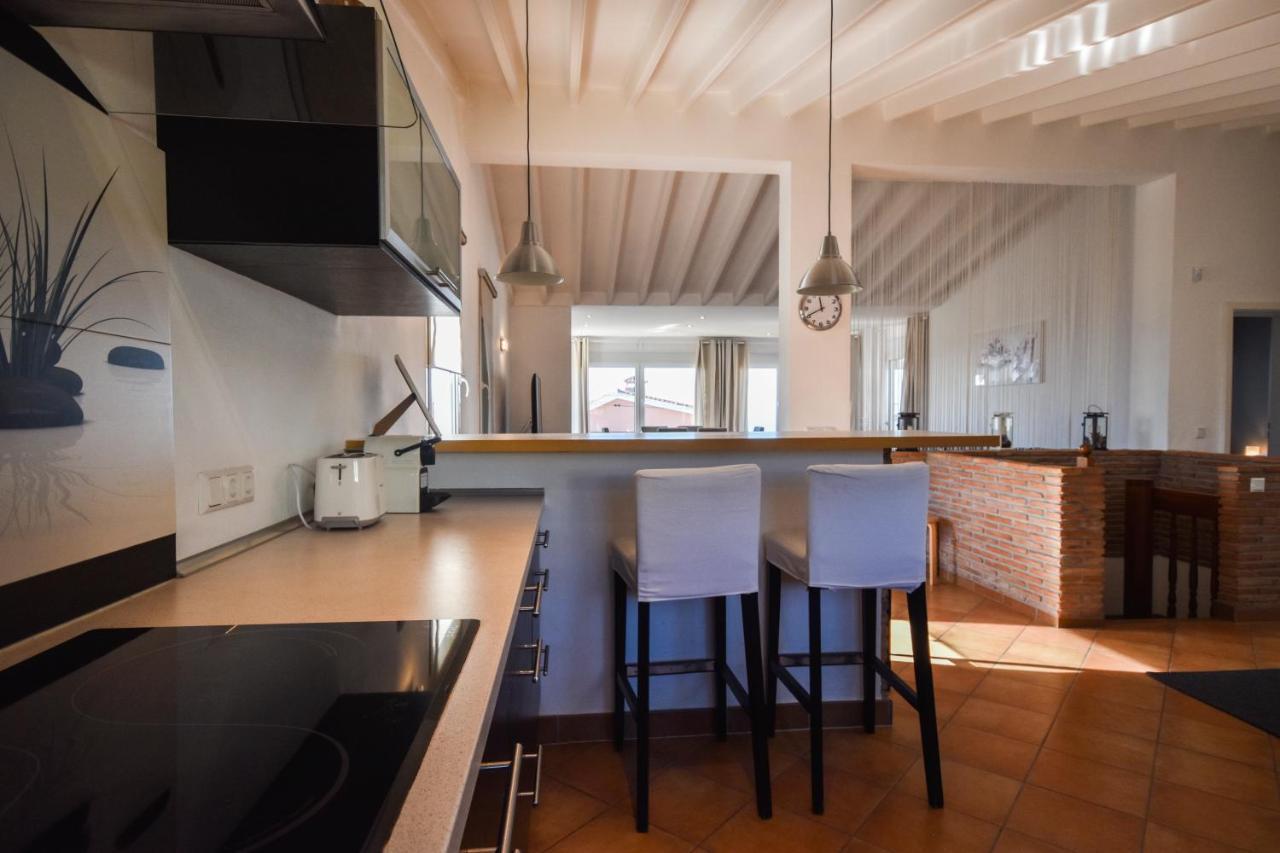 In The Second Line, Modern Beachfront Holiday Home In Costabella, Marbellac Extérieur photo